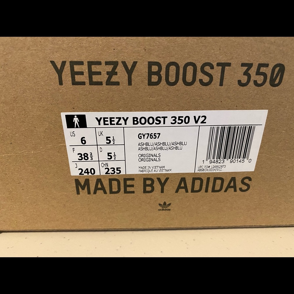 Yeezy 350 Ash blue size 6